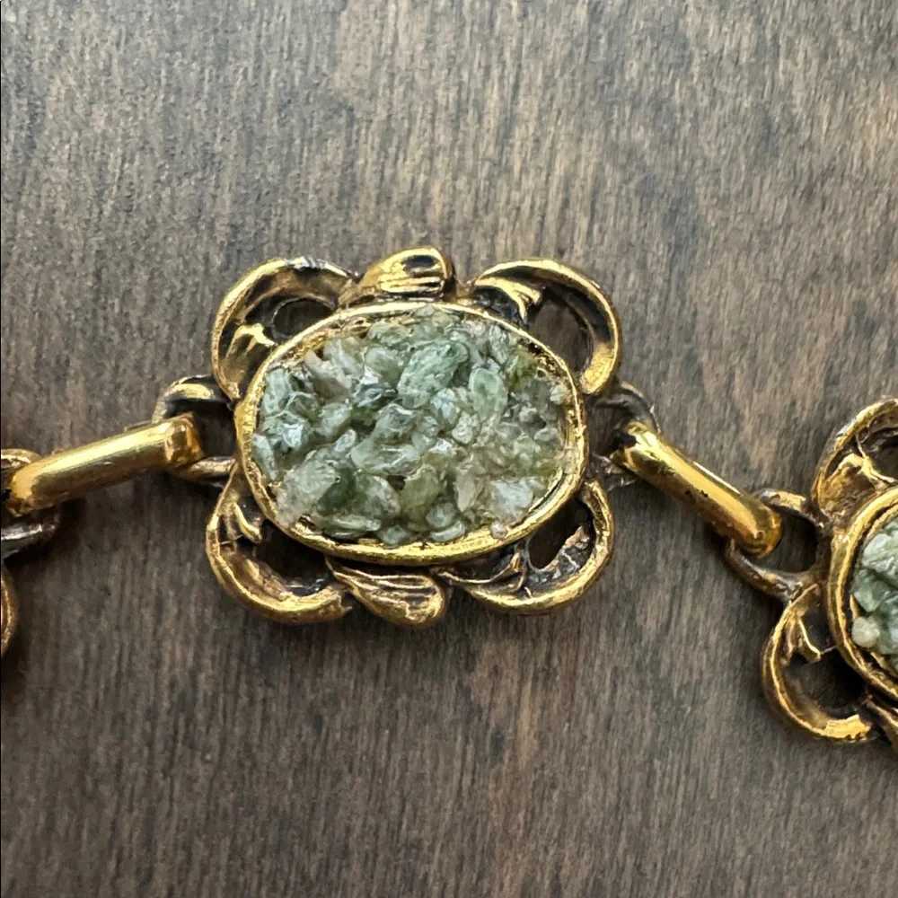 Gold Tone Green Stone Floral Link Bracelet Vintage Style 7 Inch